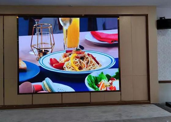 P1.9 P2.6 P2.9 P3.9 Display interno Installazione fissa come sfondo video per animazione