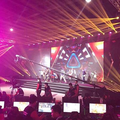 High Brightness 800nits IP43 Indoor LED Video Wall Rental Display with 500x500mm Panel Size